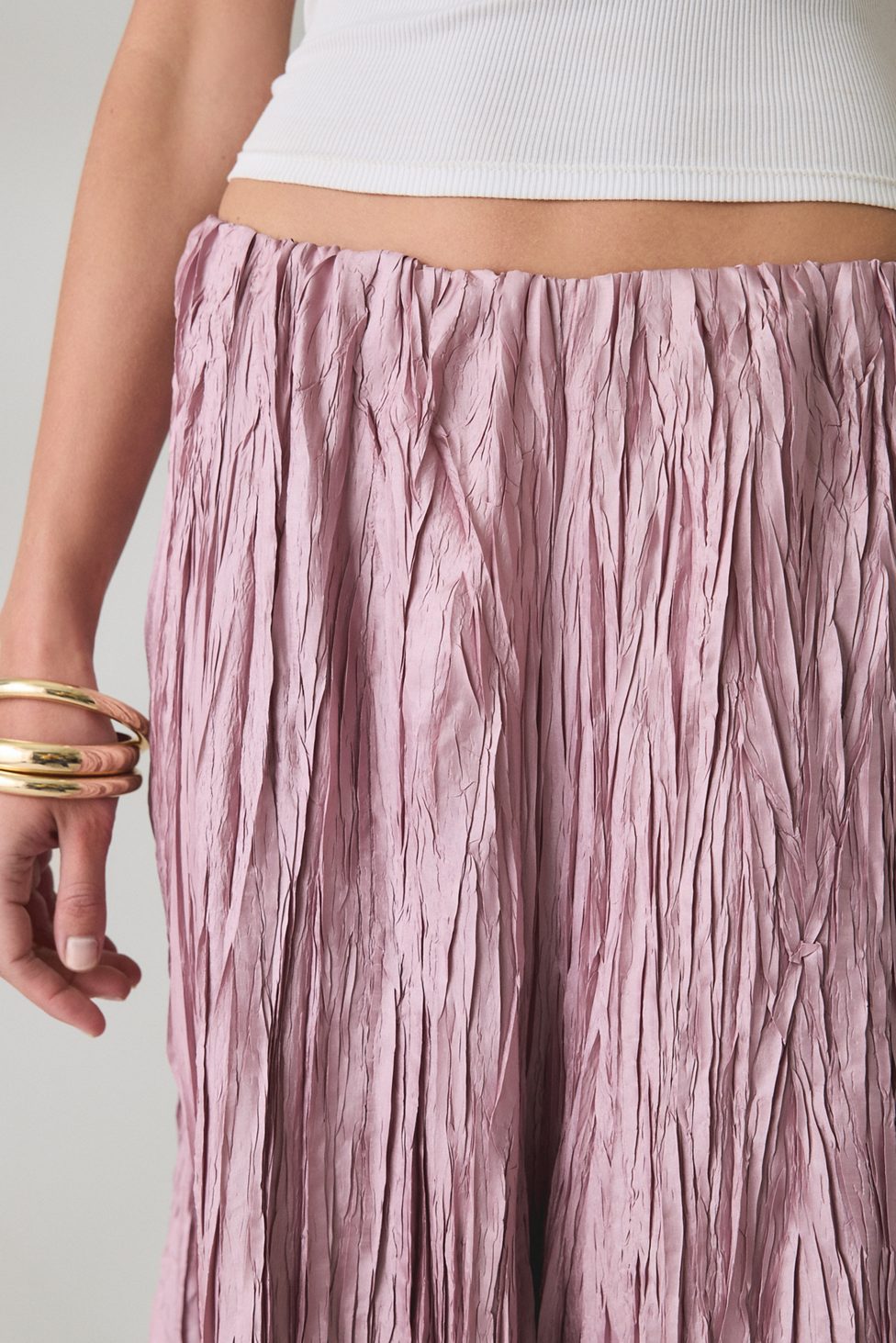 Kimchi Blue Whirlpool Crinkle Low-Rise Maxi Skirt - Pink