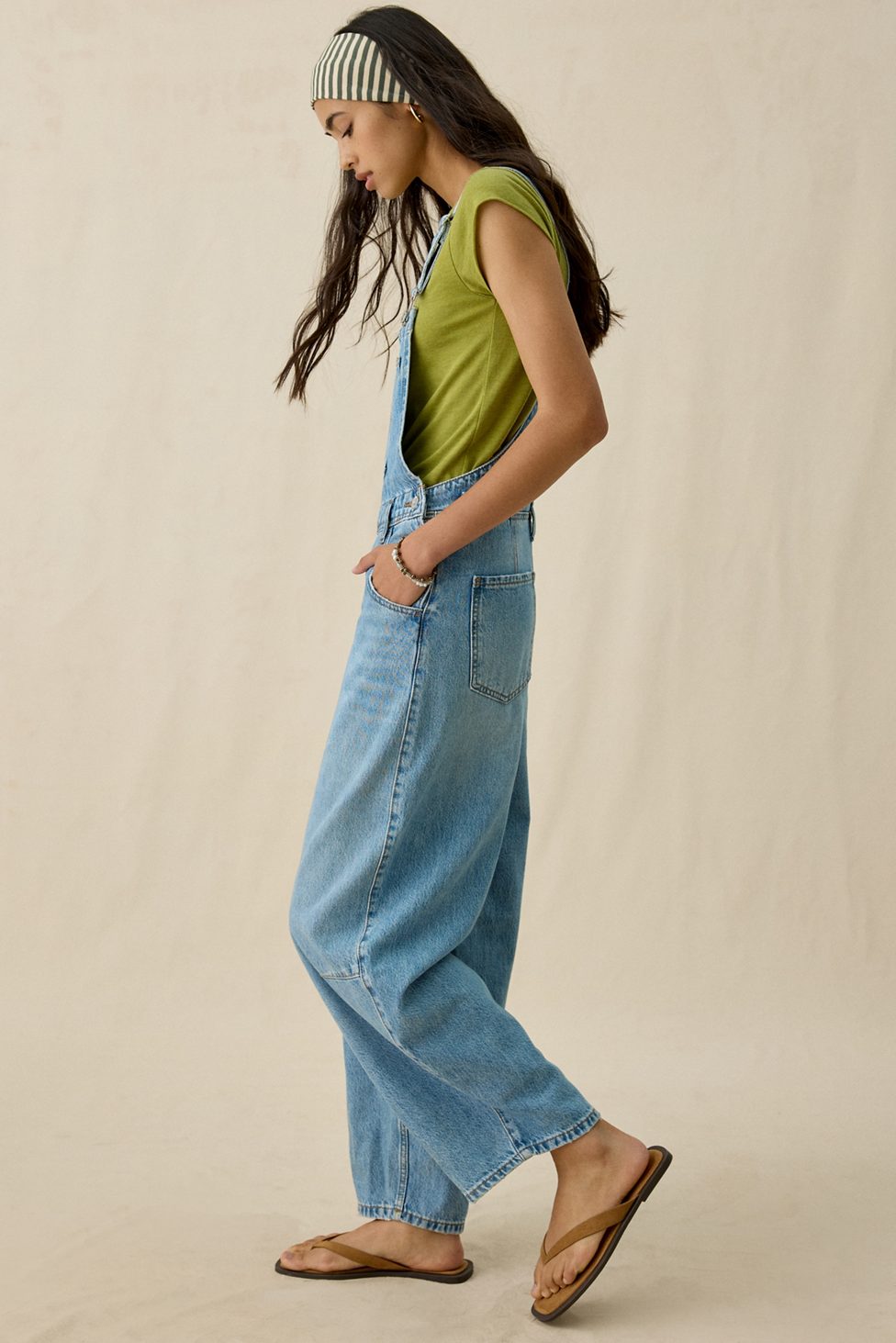 BDG Rih Extreme Barrel-Leg Overalls - Vintage Denim Light
