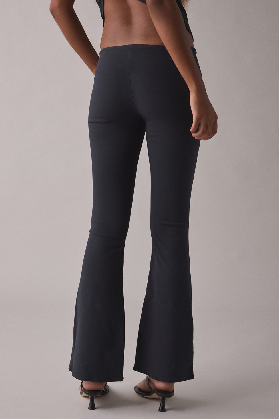 Kimchi Blue Hailey Stretch Pull-On Low-Rise Flare Pants - Black