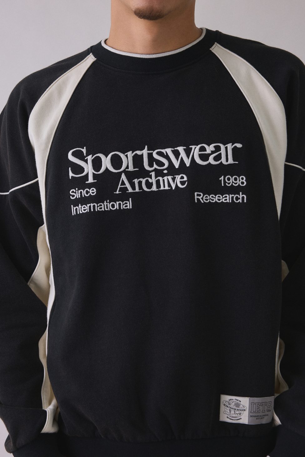 iets frans… Sporty Paneled Crew Neck Sweatshirt - Black