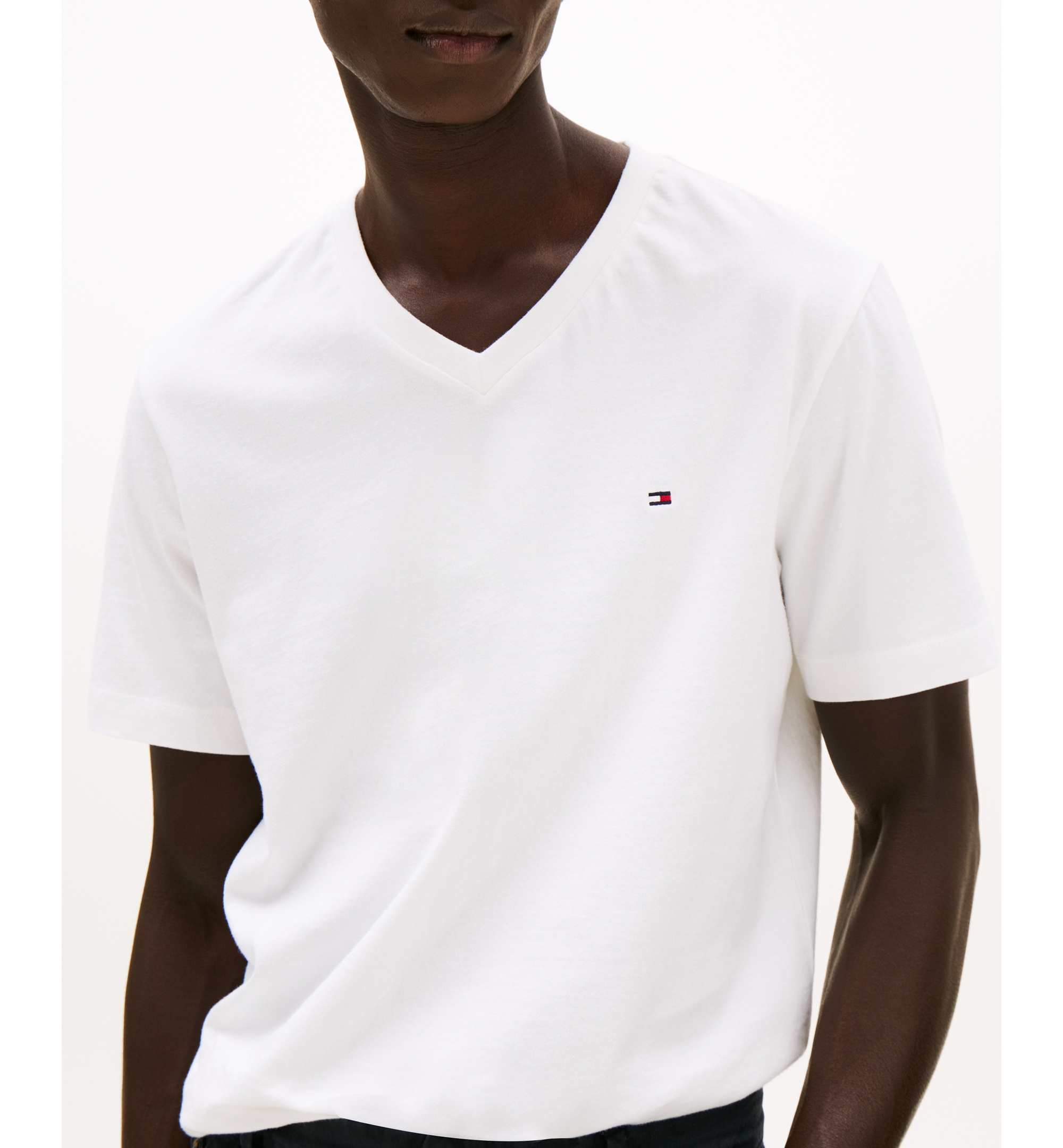 Tommy Hilfiger Men's Essential Cotton V-Neck Regular-Fit T-Shirt - White