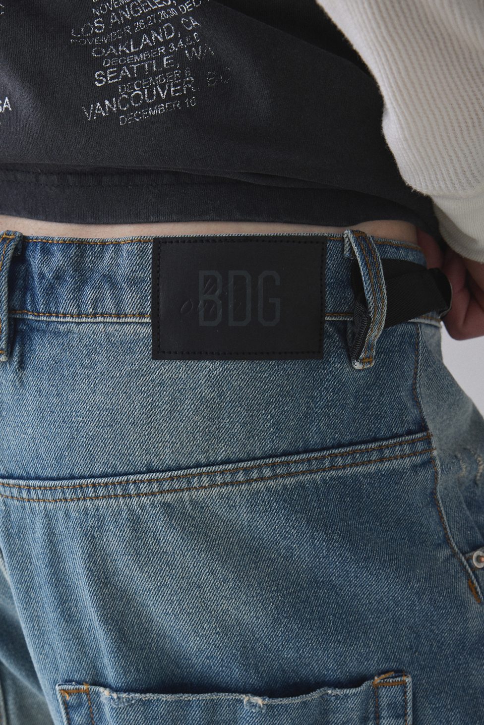 BDG Cocoon Fit Utility Jeans - Vintage Denim Light