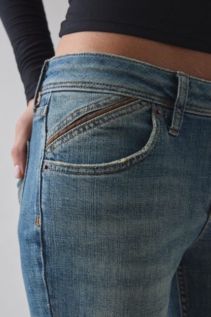 BDG Brooke Low-Rise Flare Jeans - Vintage Denim Medium