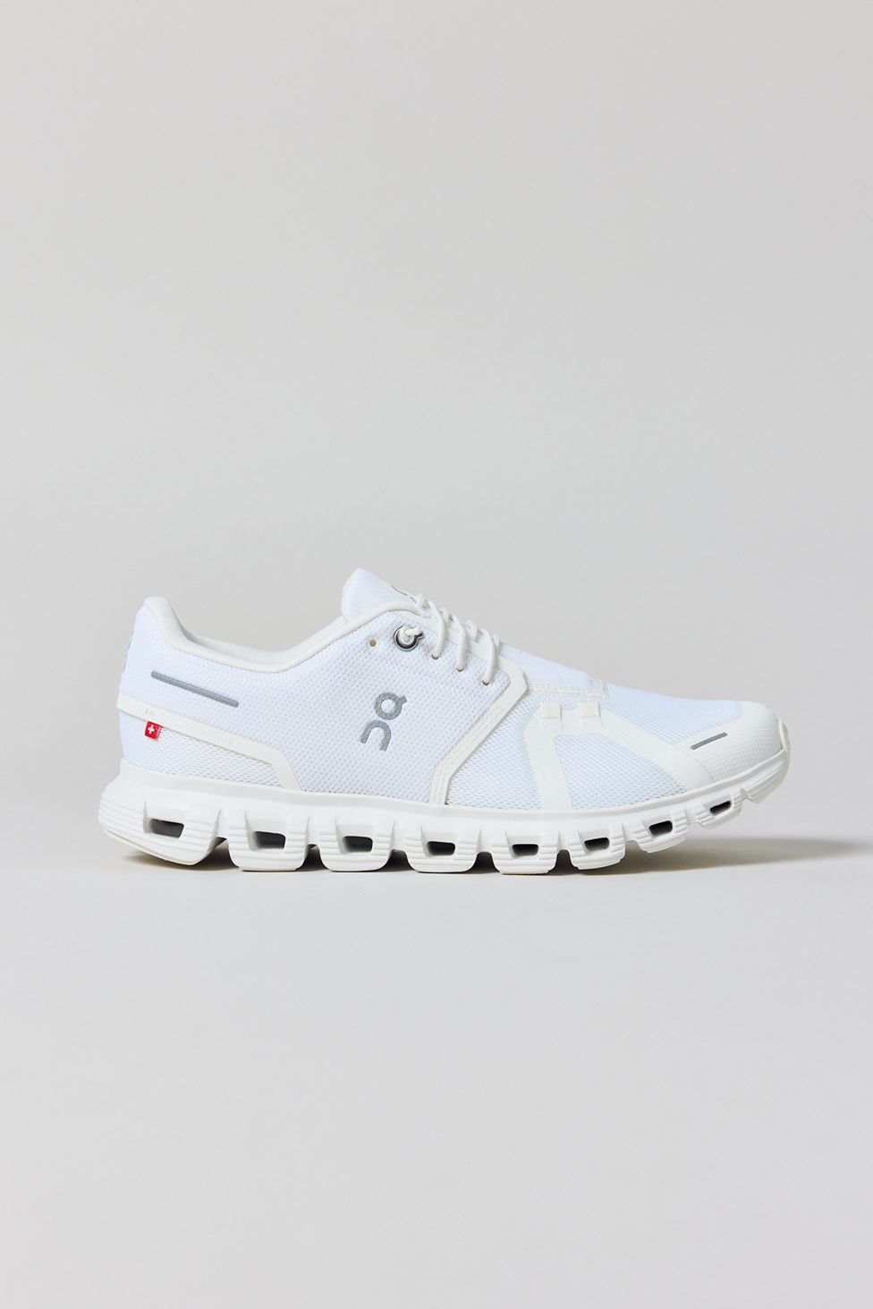 On Men's Cloud 6 Sneakers - White | White