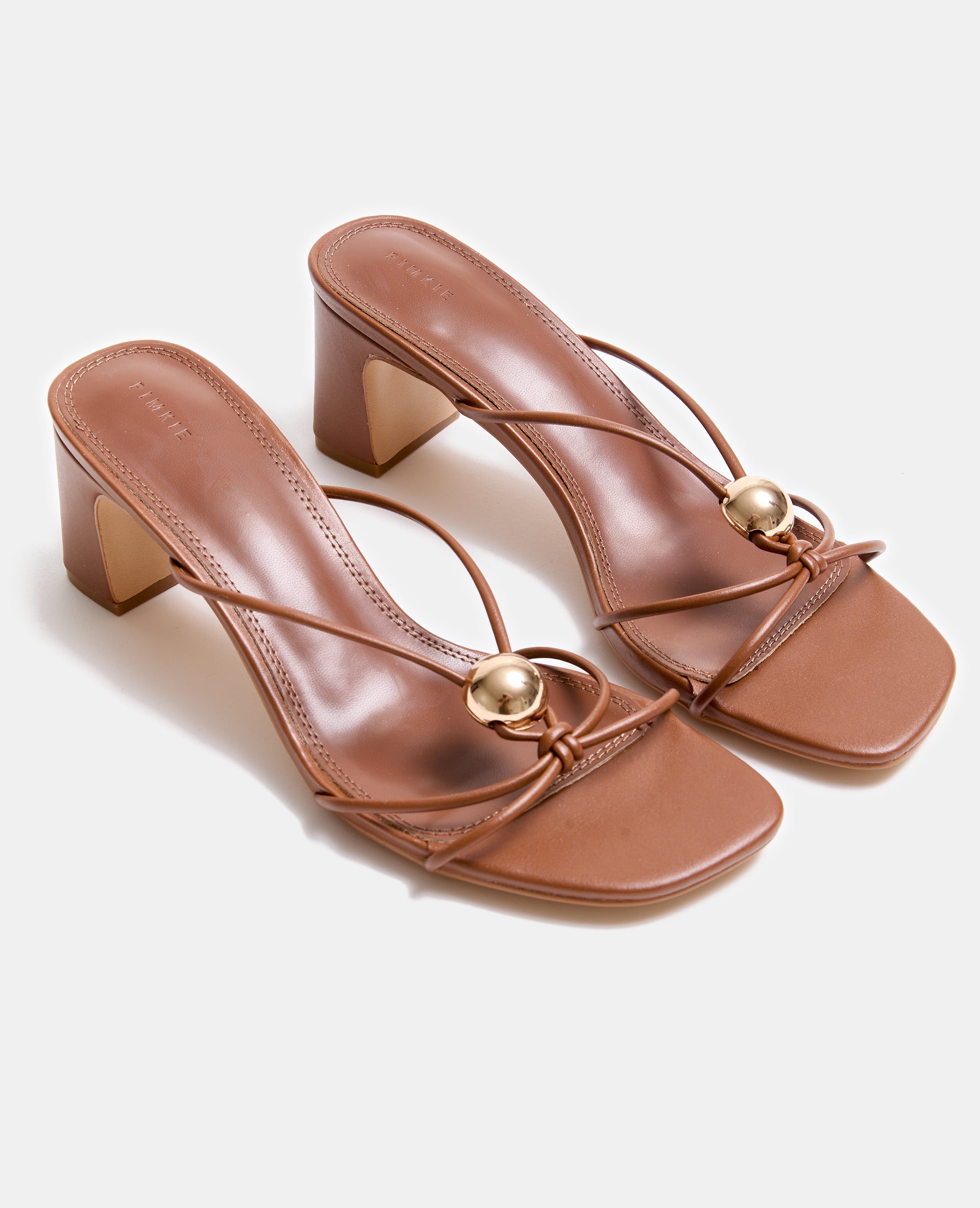 Mules à talon avec détail bille métallique