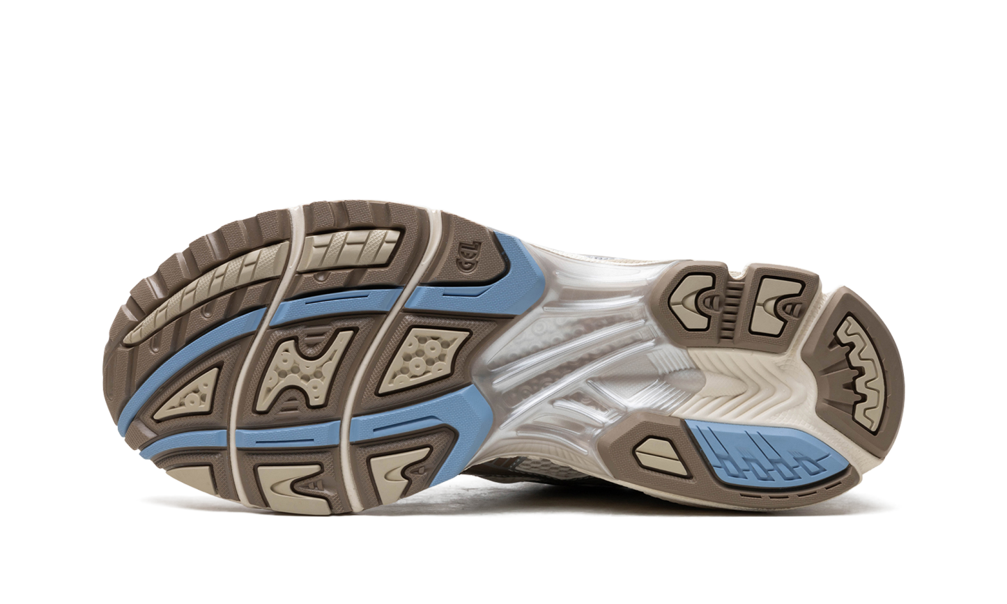 GEL-Kayano 14 WMNS "Cream/Pepper Brown" 1202A056 113