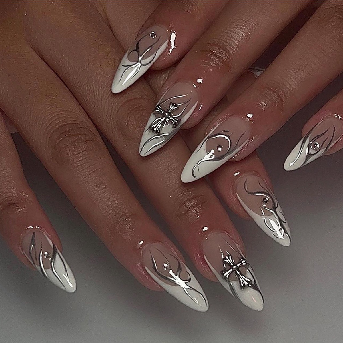  HANDMADE,Elegant Stiletto Press - On Nails with Silver and White Floral Designs,Creative Style,almond