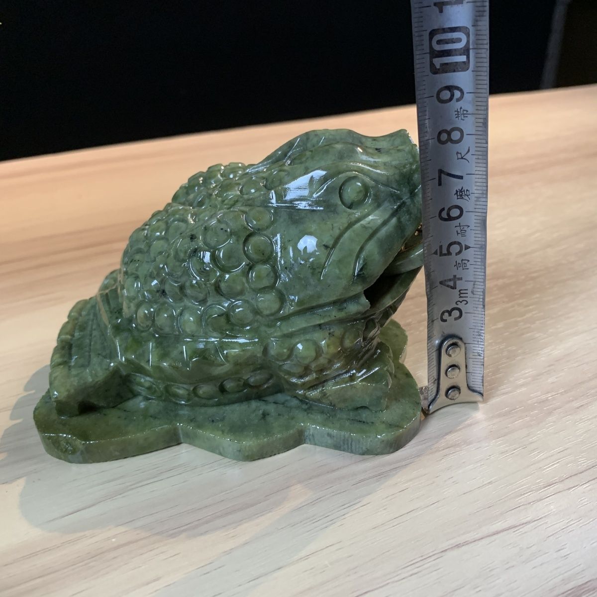 Green Jade Wealth Toad Feng Shui Sculpture Hand Carved Home Office Prosperity Ornament