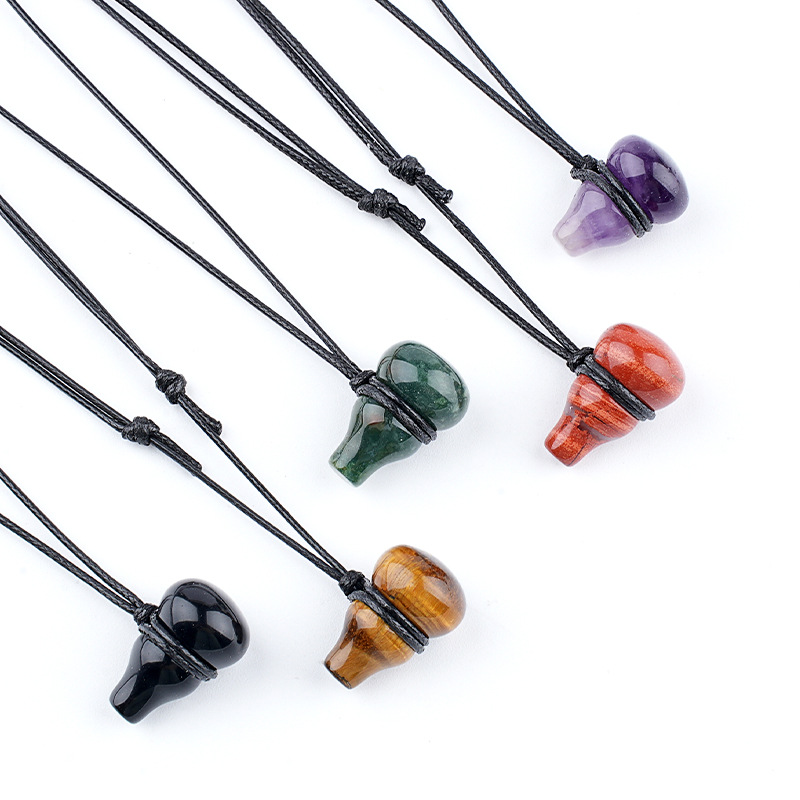 Natural Crystal Gourd Necklace, Adjustable Carved Stone Gourd Pendant Necklace with Polished Gemstone Charm for Everyday Wear and Gift Styling