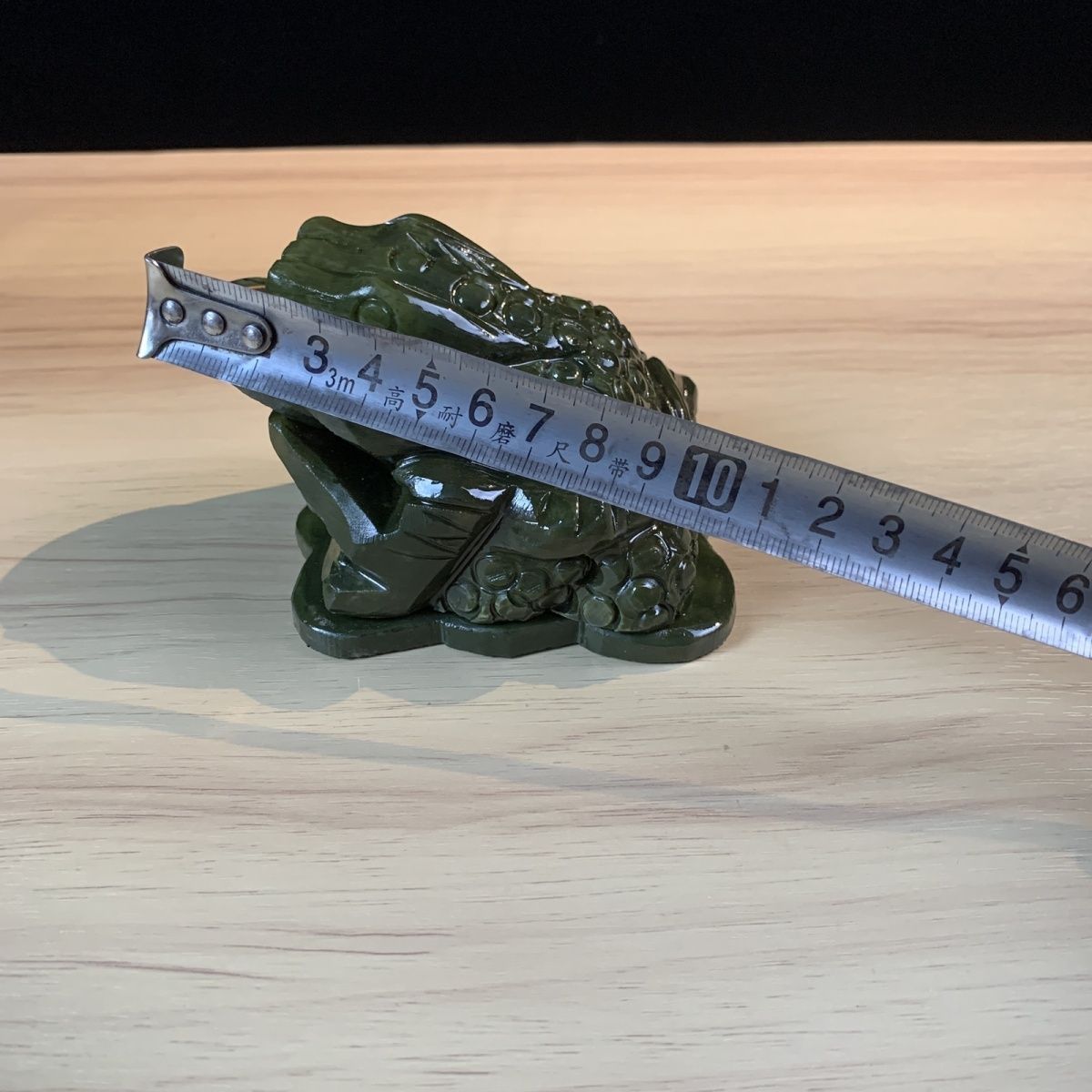 Green Jade Wealth Toad Feng Shui Sculpture Hand Carved Home Office Prosperity Ornament