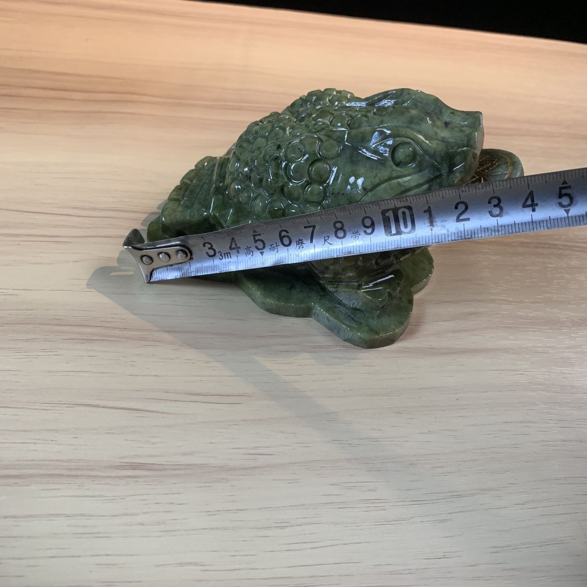 Green Jade Wealth Toad Feng Shui Sculpture Hand Carved Home Office Prosperity Ornament