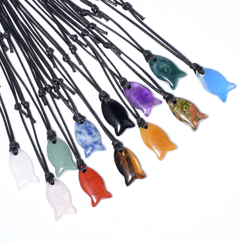 Natural Crystal Fish Necklace, Adjustable Cute Stone Fish Pendant Necklace with Carved Gemstone Charm for Everyday Wear and Gift Styling