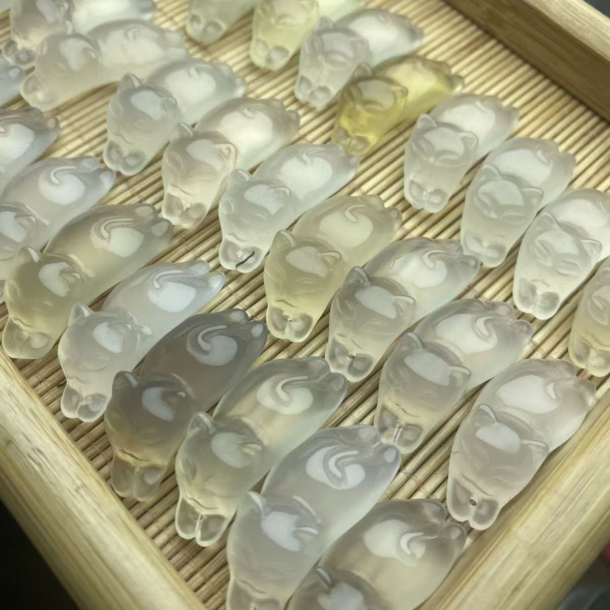 Natural Chalcedony Crawling Cat Pendant, High Ice Agate Kitty Charm for DIY Necklace Bracelet, Hand-Carved Gemstone Animal Jewelry Accessory