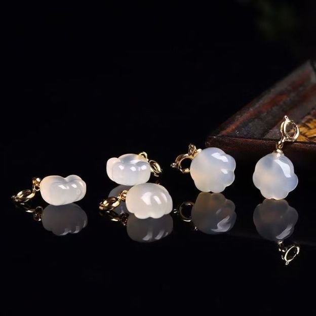 Natural White Agate Cat Paw Charm Pendant, Hand Carved Chalcedony DIY Jewelry Making Accessory, Cute Animal Paw Gemstone Pendant