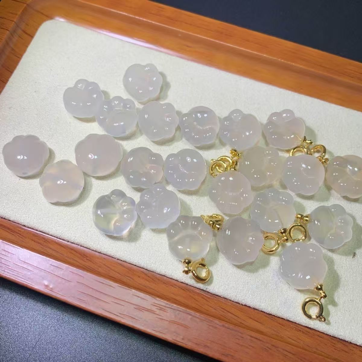 Natural White Agate Cat Paw Charm Pendant, Hand Carved Chalcedony DIY Jewelry Making Accessory, Cute Animal Paw Gemstone Pendant