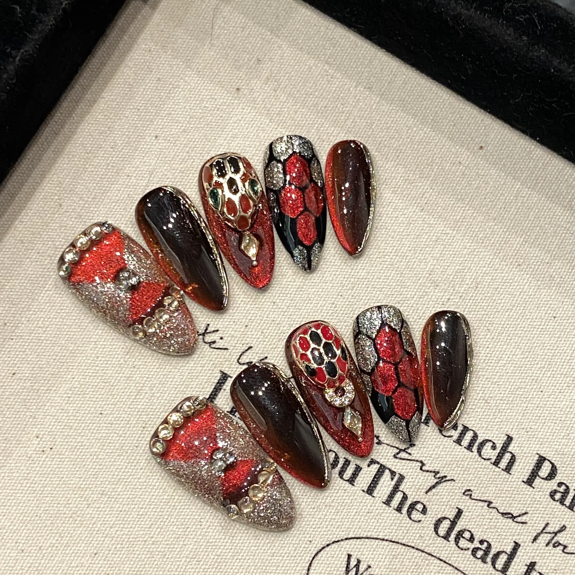 Handcrafted Enchanted Ten Pieces of Press-On Nails YH2428