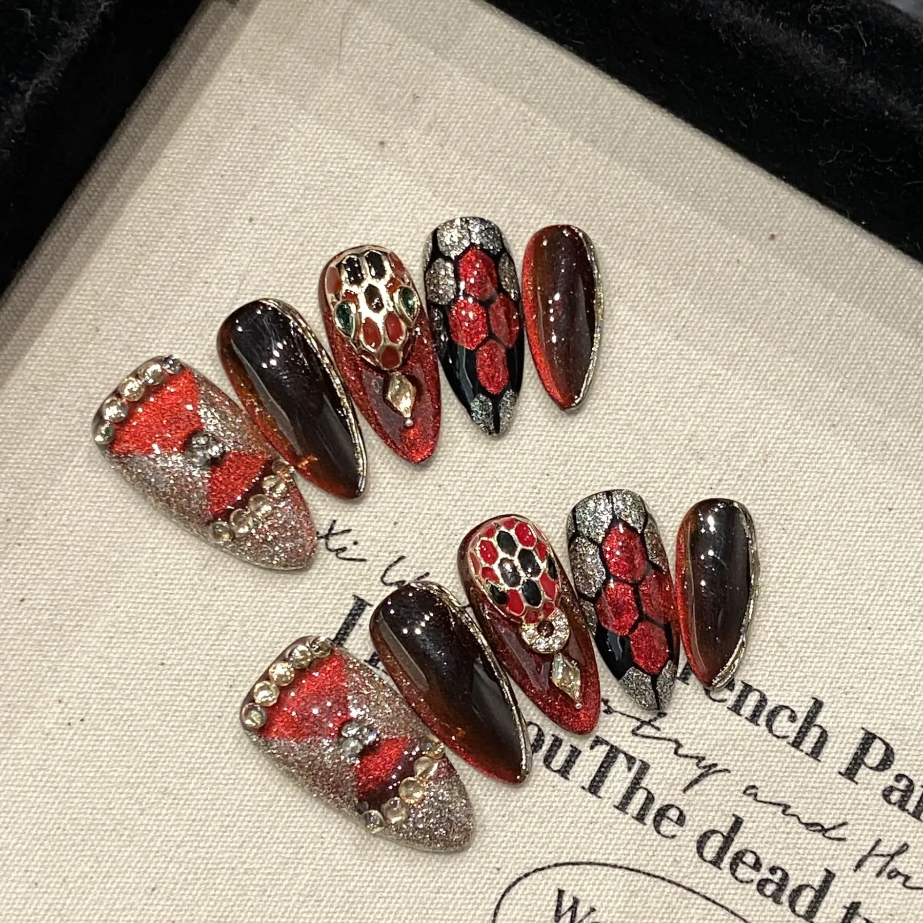 Handcrafted Enchanted Ten Pieces of Press-On Nails YH2428