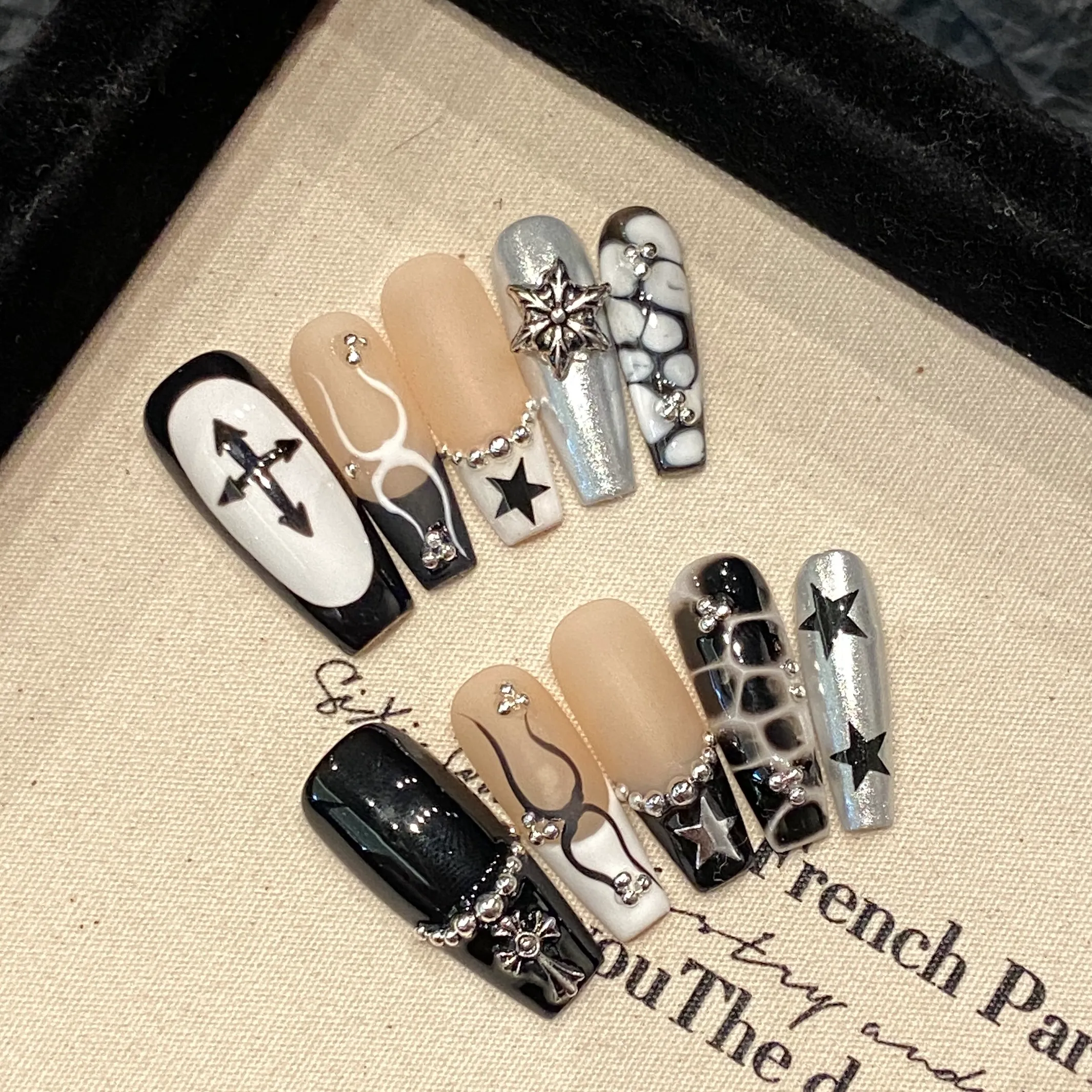 Handcrafted Enchanted Ten Pieces of Press-On Nails YH2466