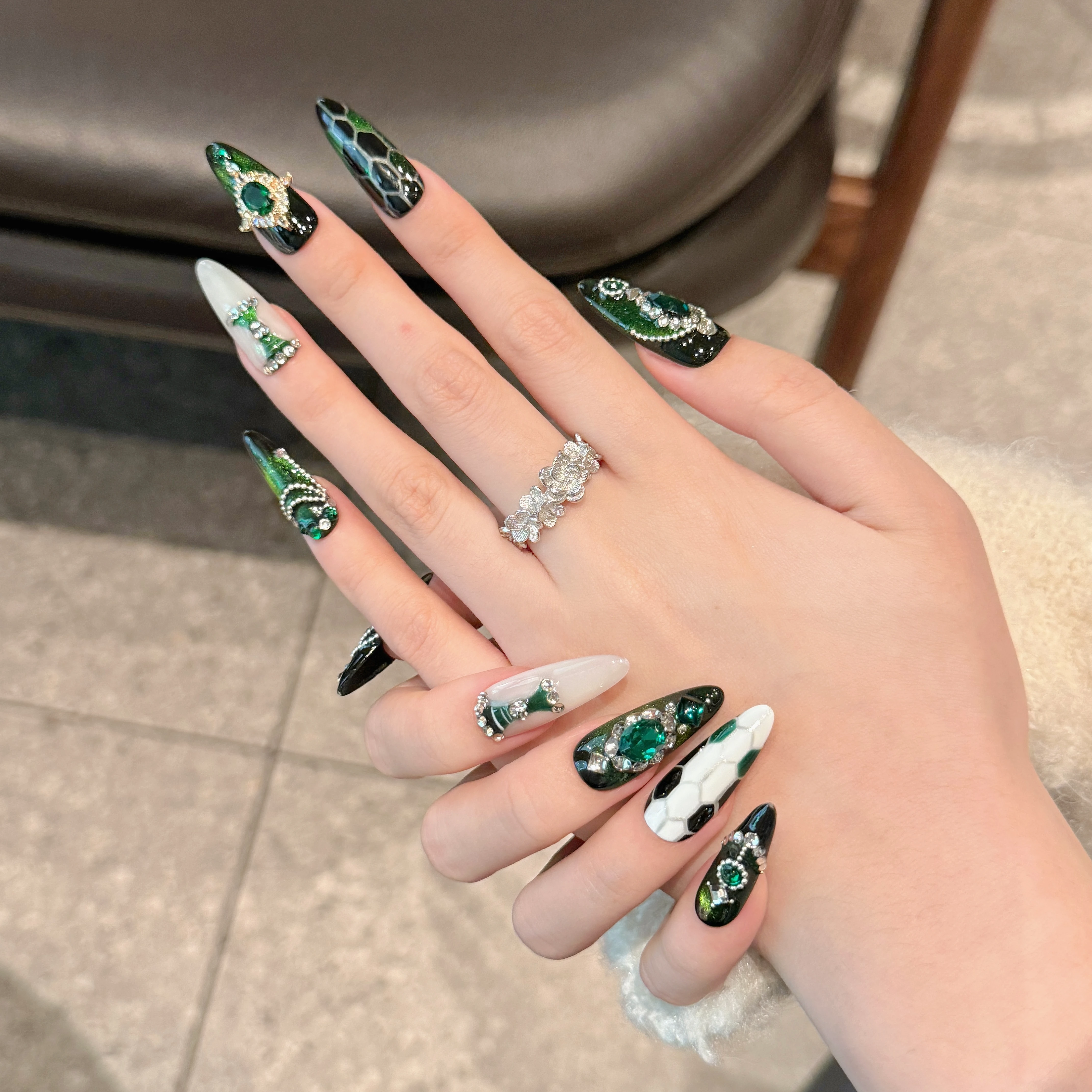 Handcrafted Enchanted Ten Pieces of Press-On Nails YH2599