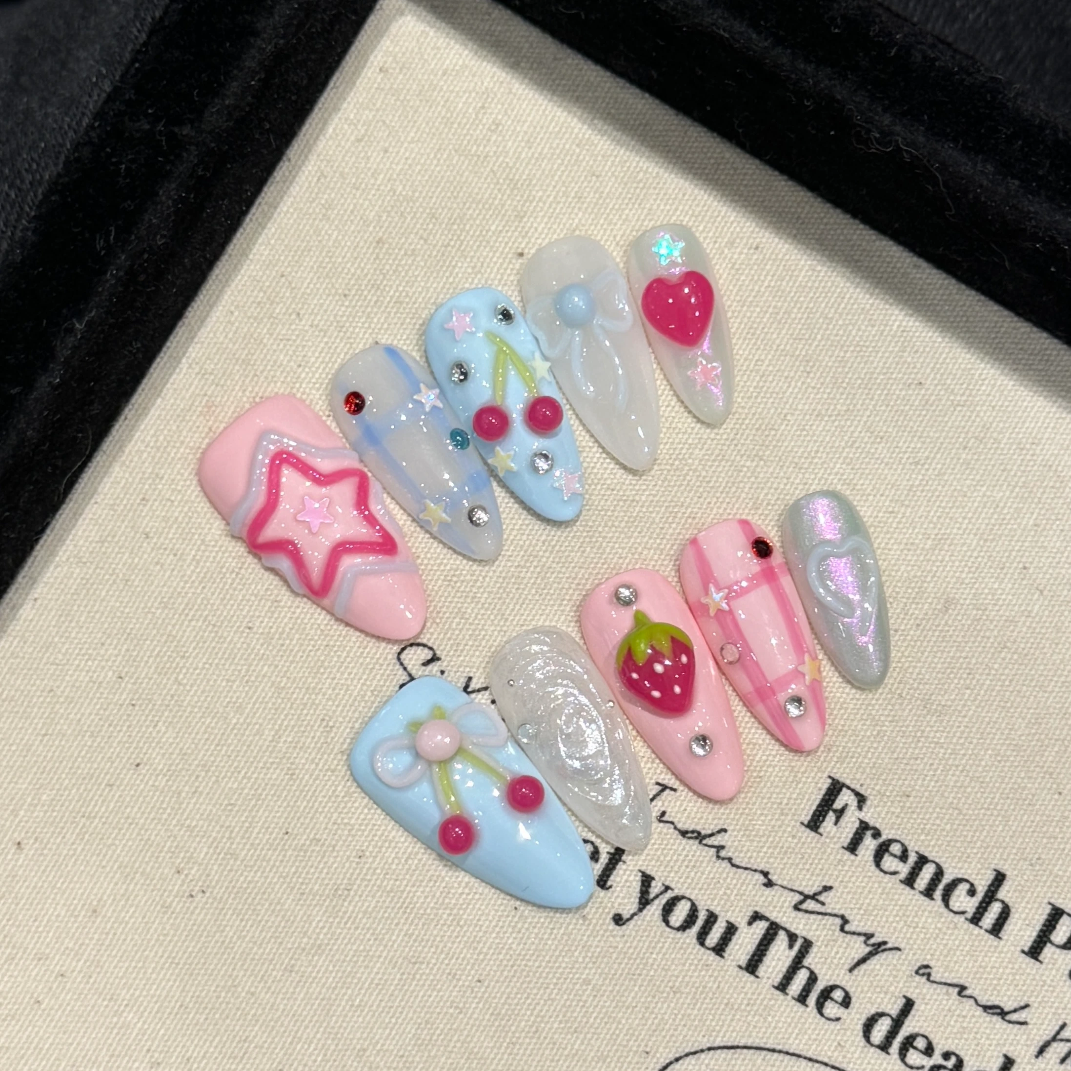 Handcrafted Enchanted Ten Pieces of Press-On Nails YH2552