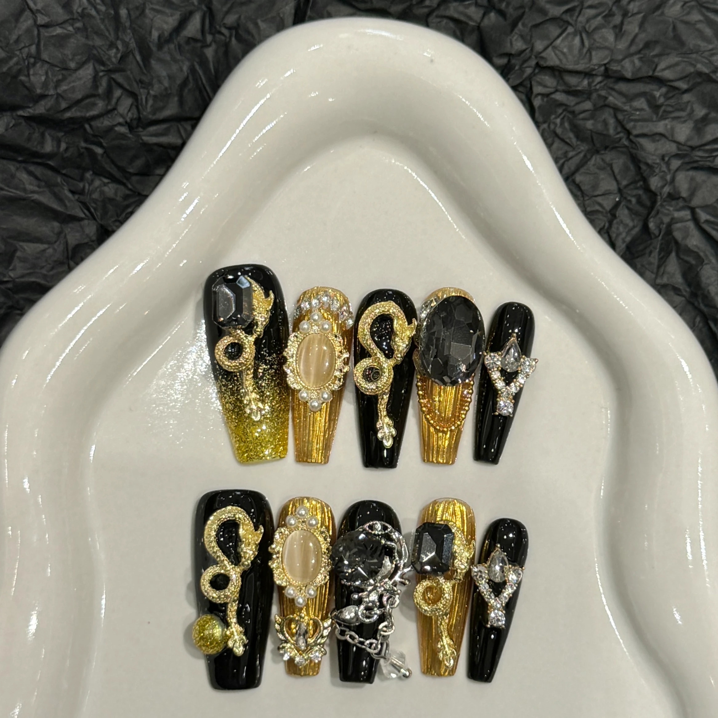 Handcrafted Enchanted Ten Pieces of Press-On Nails YH2560