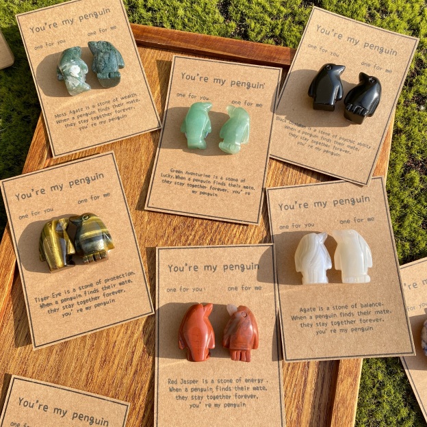 Crystal Rose Quartz Penguin Couple with Message Card, Hand-Carved Natural Gemstone Love Gift for Valentine’s Day, Anniversary, Wedding Keepsake