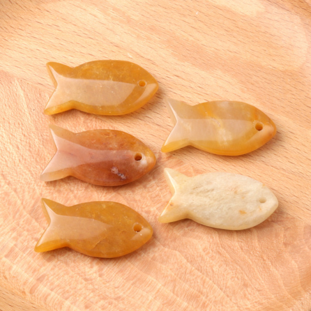 Natural Crystal Fish Pendant, Small Agate Animal Charm for DIY Necklace, Bag Charm, Keychain Accessory and Handmade Jewelry Making