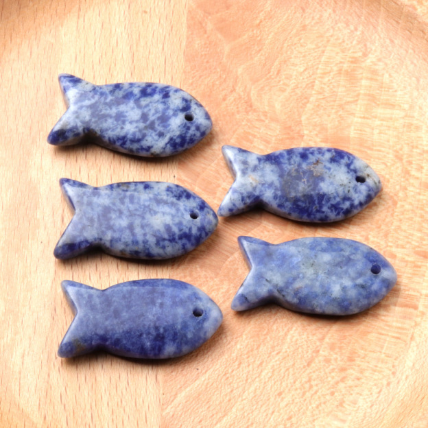 Natural Crystal Fish Pendant, Small Agate Animal Charm for DIY Necklace, Bag Charm, Keychain Accessory and Handmade Jewelry Making