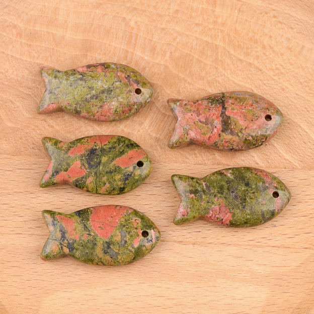 Natural Crystal Fish Pendant, Small Agate Animal Charm for DIY Necklace, Bag Charm, Keychain Accessory and Handmade Jewelry Making