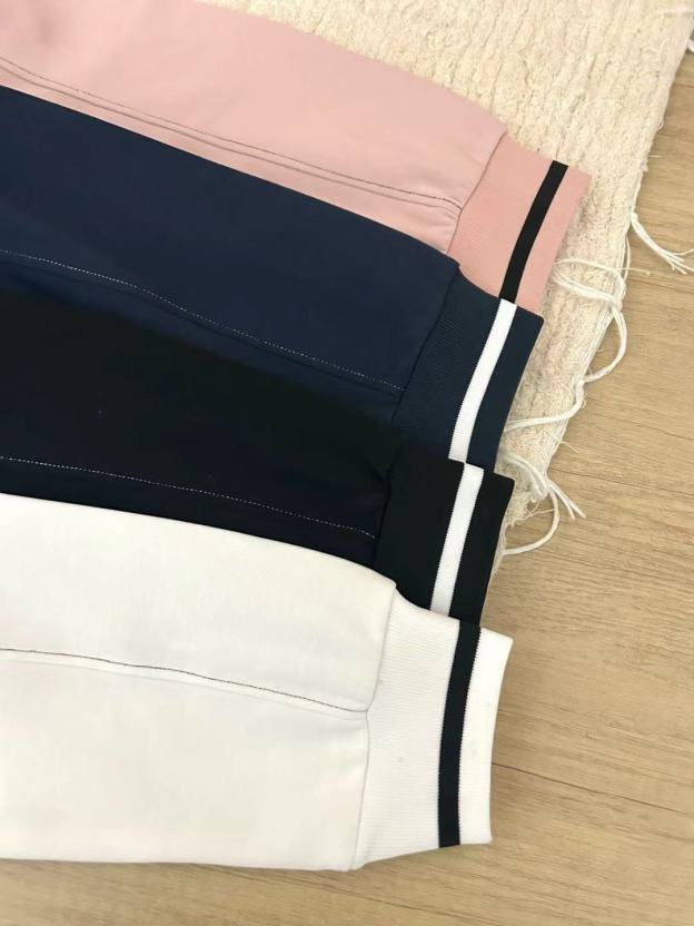 Hearts2hearts Focus Stage Outfit Inspired Cropped Zip-Up Track Jacket