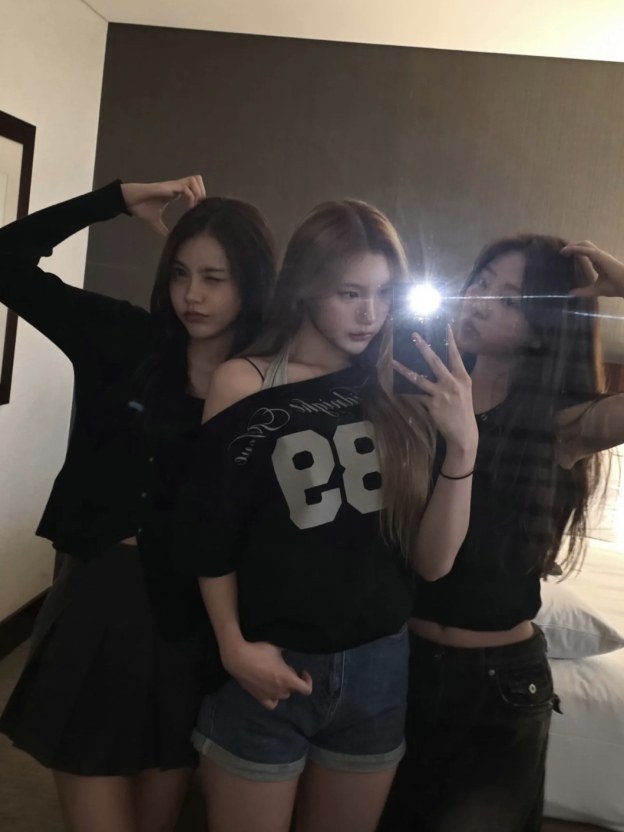 Hearts2hearts Juun&Jiwoo Inspired 89 Off-Shoulder Vest Short-Sleeve Tee