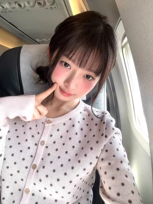 IVE Rei&LE SSERAFIM Eunchae Inspired Polka Dot Cropped Knit Cardigan