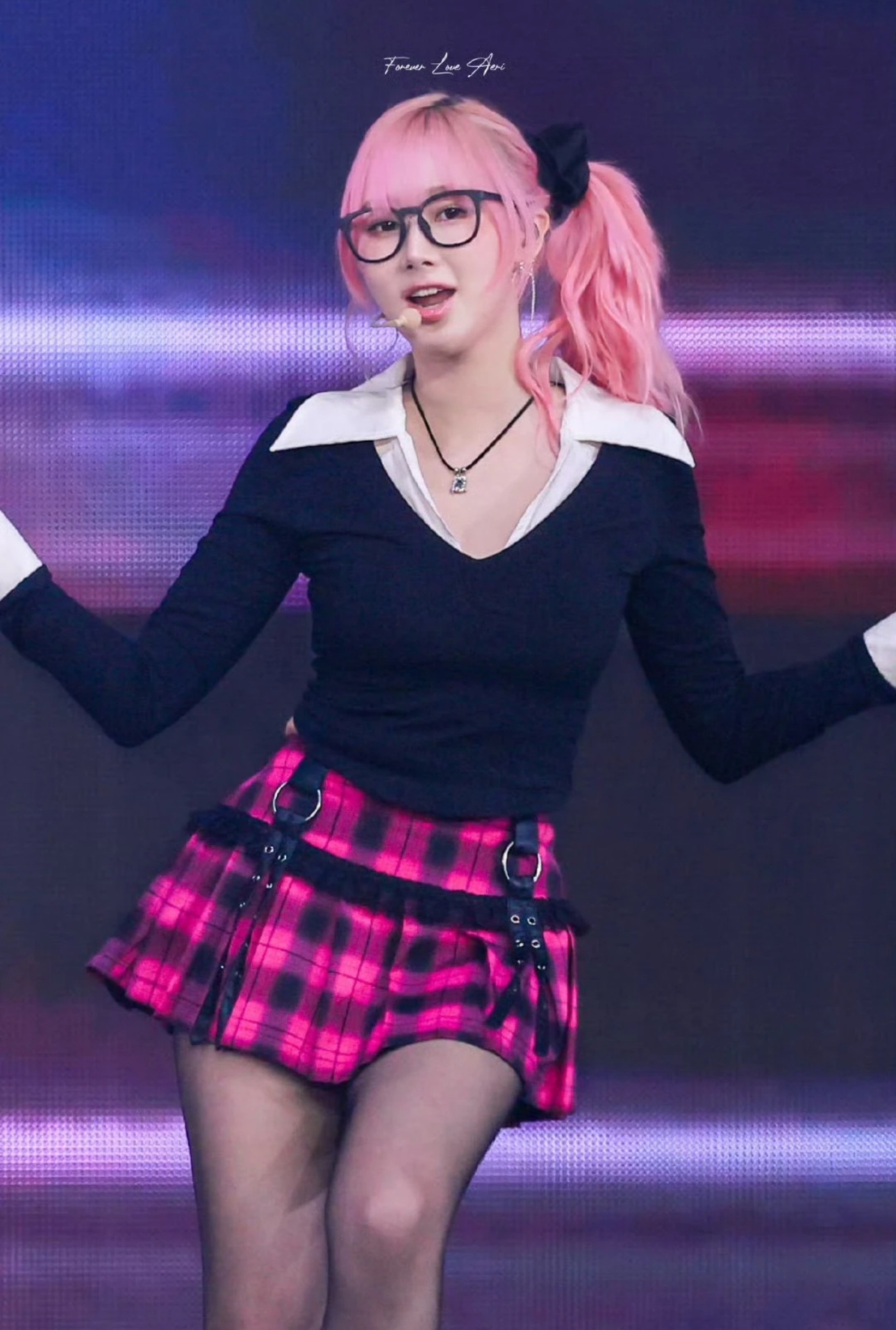 Aespa Giselle-Colorblocked T-Shirt Pink Plaid skirt Set