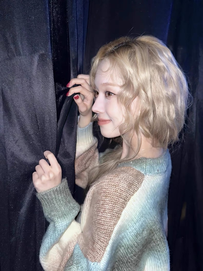 Aespa Winter Inspired Gradient Knit Cardigan