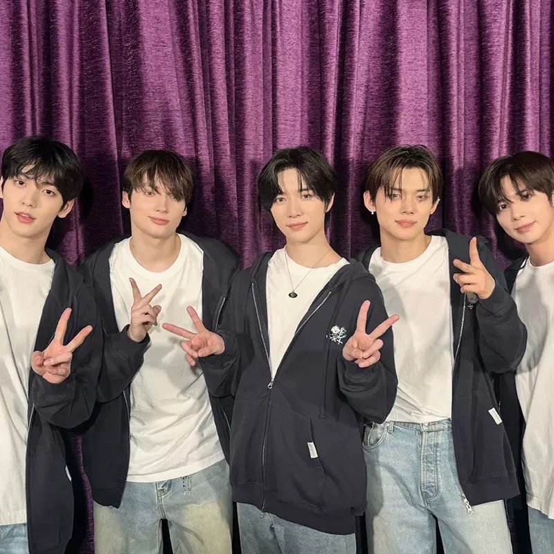 TXT 2025 WORLD TOUR ACT PROMISE JAPAN OFF INSPIRED ZIP-UP HOODIE