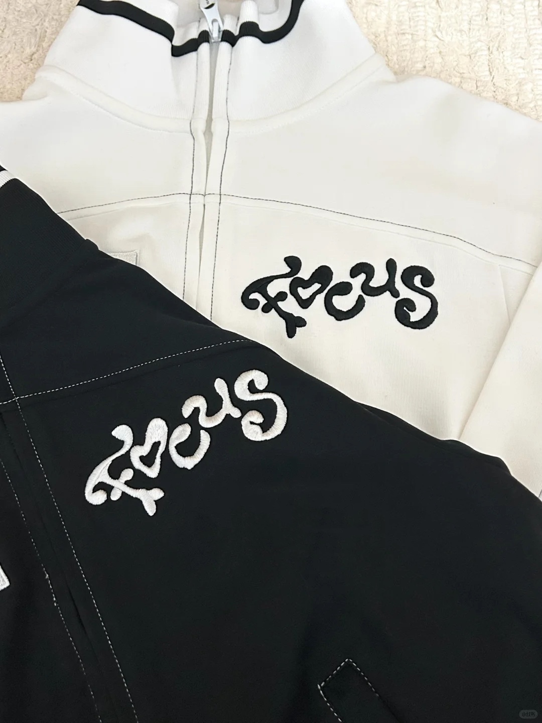 Hearts2hearts Focus Inspired Cropped Anime Graphic Zip-Up Jacket