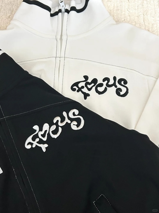 Hearts2hearts Focus Inspired Cropped Anime Graphic Zip-Up Jacket