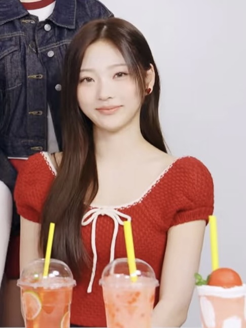 IVE Wonyoung & LE SSERAFIM Eunchae Inspired Red Knit Top