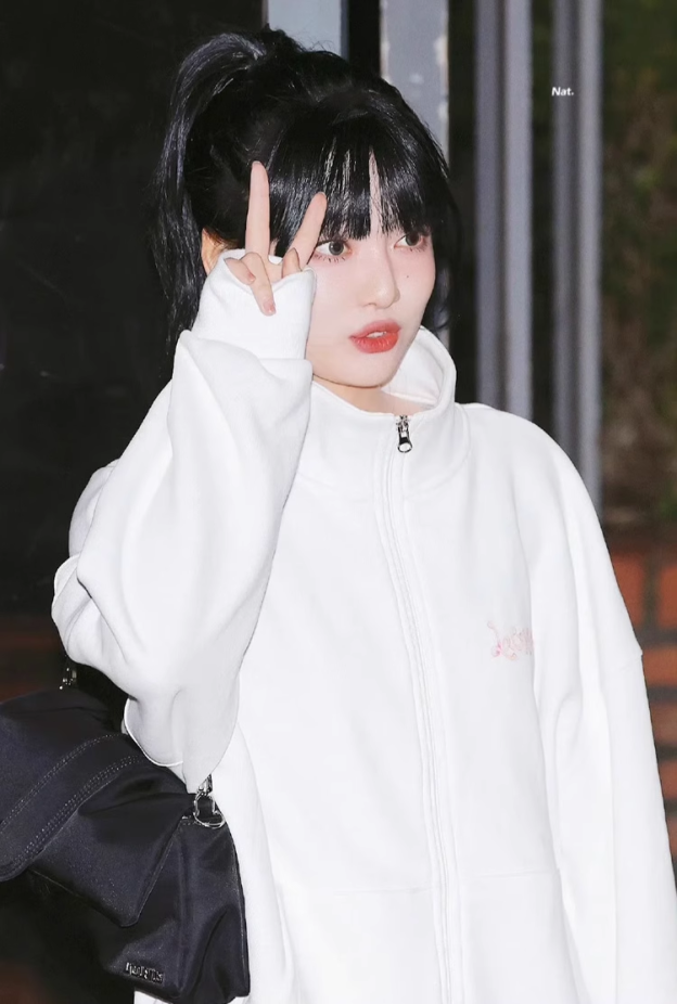 Blackpink Jennie&Aespa Ningning Winter Strawberry Zip-up Sweatshirt Sweatpants Set