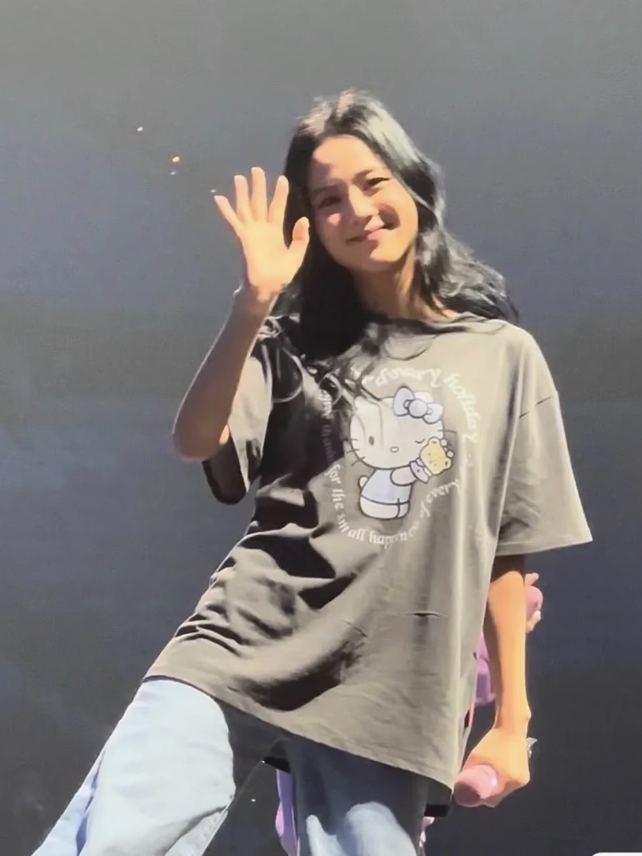 Blackpink Jisoo Inspired Hello Kitty T-Shirt