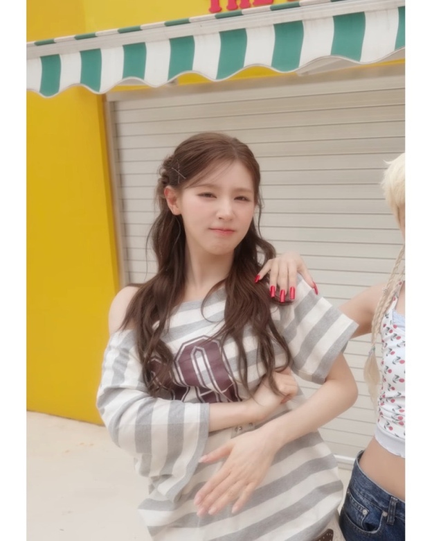 Gidle Miyeon Inspired Off-Shoulder Stripe T-Shirts