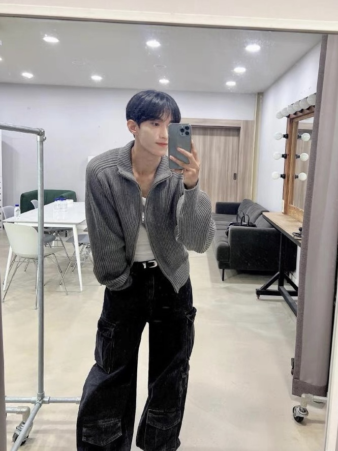 Seventeen DK Inspired Zip-Up Knit Cardigan