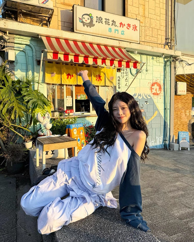 ILLIIT Minju Inspired Printed Long Sleeve T-Shirt