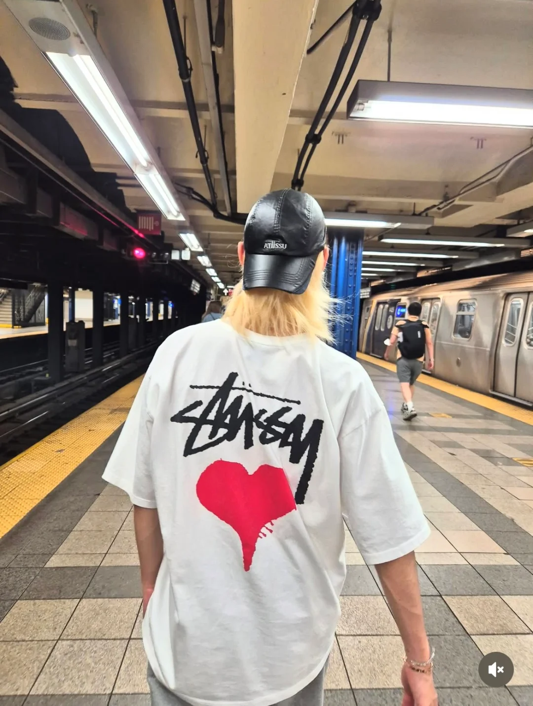 Stray kids Felix Inspired Stock Heart Drip Graphic Tee-Straykids