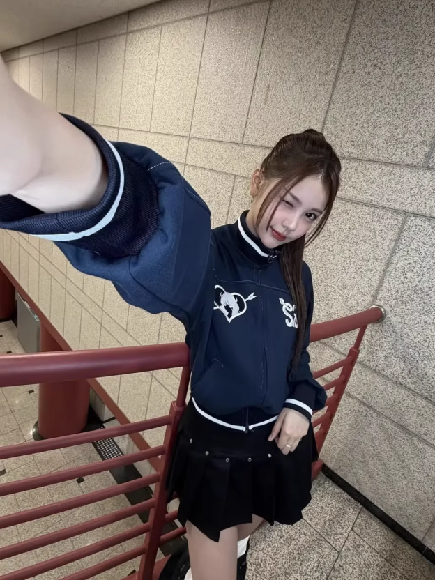 Hearts2Hearts Foucs Stage Outfit Inspired Cropped Zip-Up Track Jacket