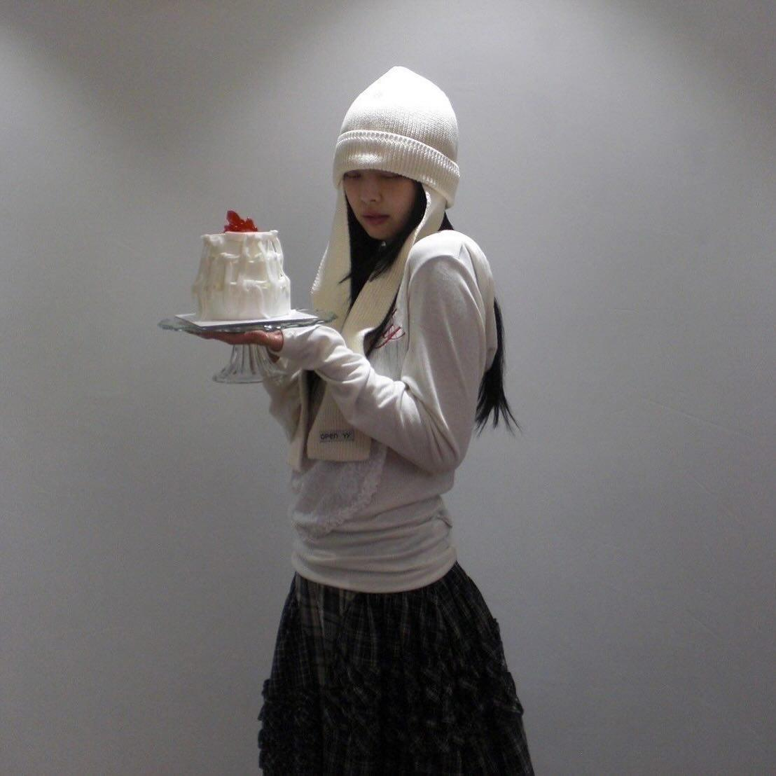 Lace heart long-sleeve hooded top-Blackpink Jennie