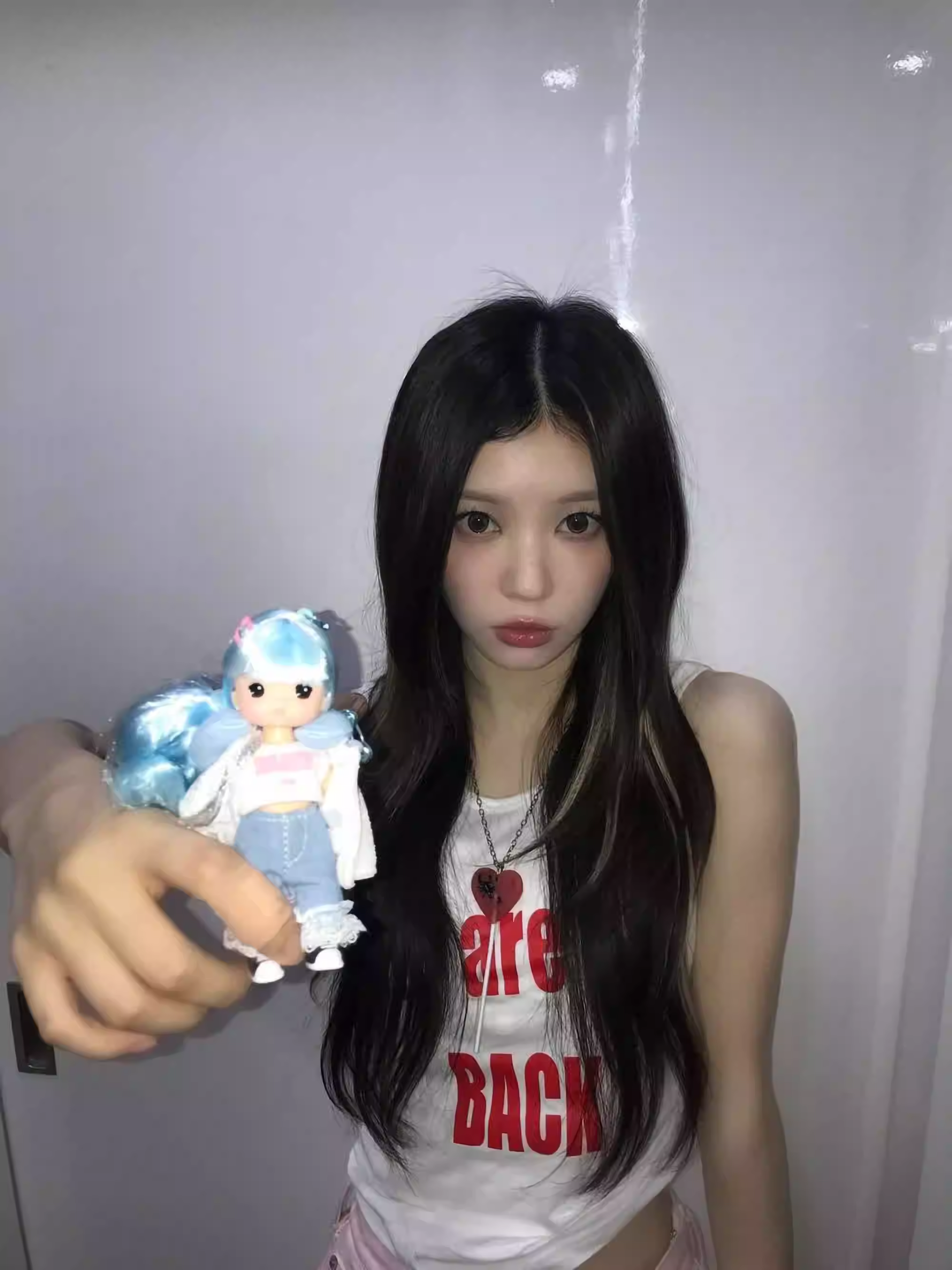 ILLIT Moka Stage Outfit Inspired Slogan Print Crop Tank Top