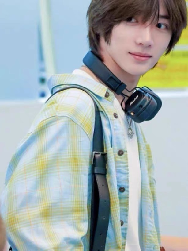 TXT Beomgyu&Aespa Winter Inspired Check Shirt