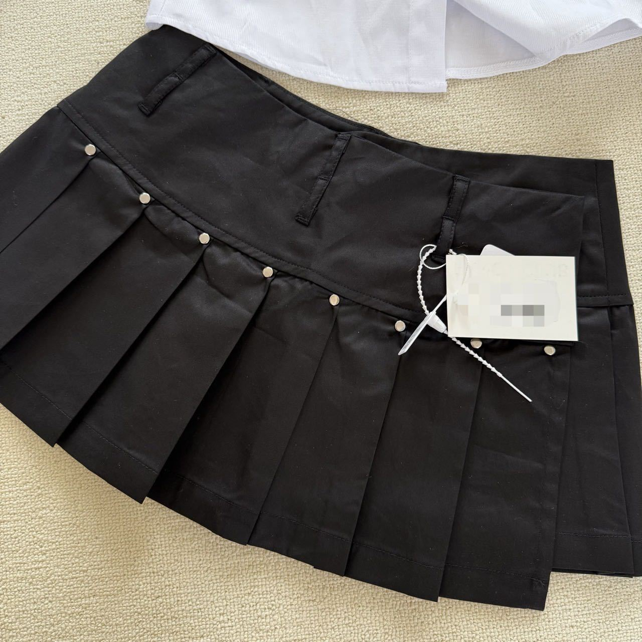 Hearts2hearts Focus Stage Outfit Inspired Cropped Zip-Up Track Jacket