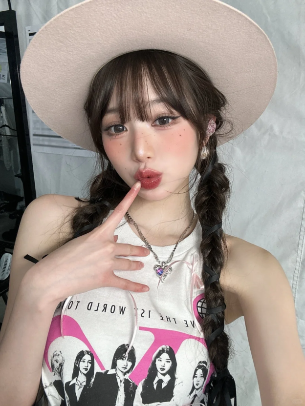 IVE WonYoung-White Vest Pleated Skirt Suit